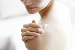 换季期皮肤超干怎么破？身体乳哪个牌子的补水保湿效果好？