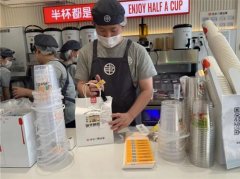 美团“服务区”提升餐饮商户经营效率，食品安全保障措施向多地普及