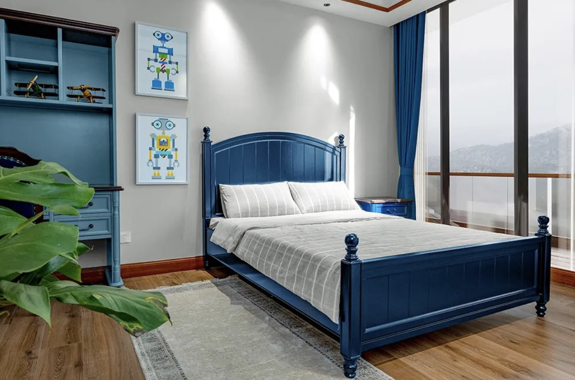 蓝色房间里的床中度可信度描述已自动生成