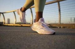adidas官网上新SOLARGLIDE 5 跑鞋 多项升级带来出色体验