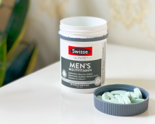Swisse复合维生素帮助补充人体所需维生素，缓解男士亚健康状态