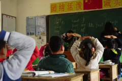 关彦斌，一个支教老师的梦想：用一支笔画下山村孩子的未来