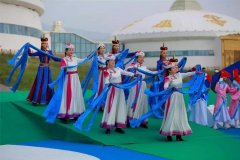 乌兰图雅献歌第二届敕勒川草原文化节开幕式